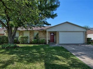 6900 Glenhurst Dr, North Richland Hills, TX 76182