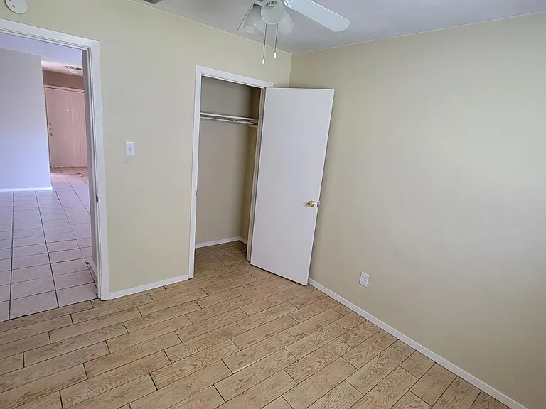 6422 Vincent Dr — Photo 8