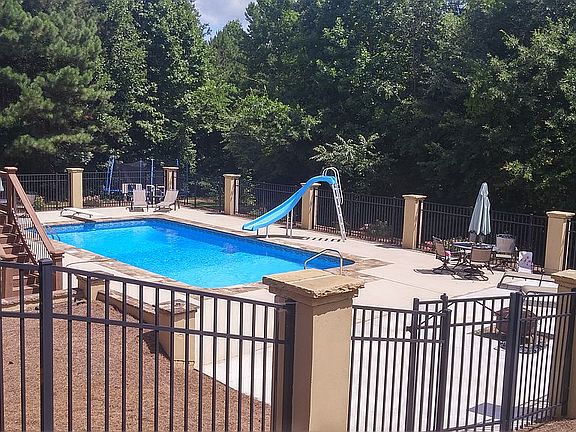 Oversized pool area w firepi