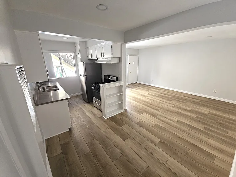 5843 Willoughby Ave #3 — Photo 2