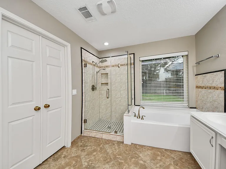 3003 Silver Spur Dr — Photo 32