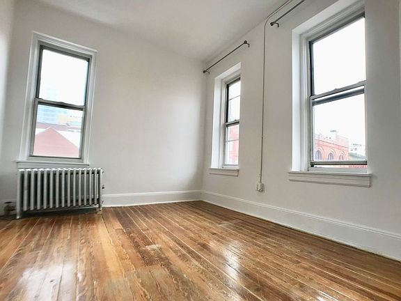 2nd image of 191 Grand St APT 33