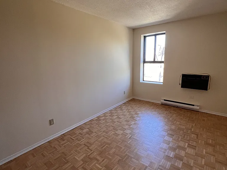 800 Riddell Ave N #303 — Photo 9