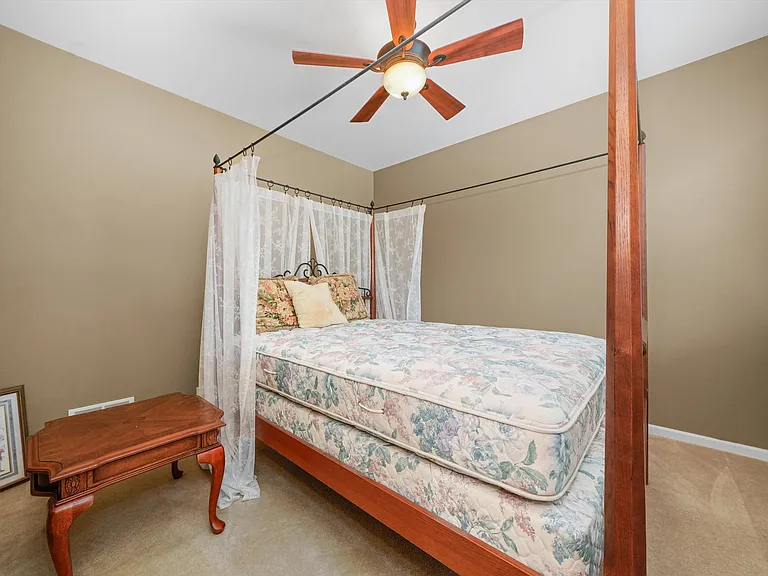 5670 Brentwood Dr — Photo 44