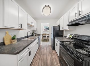 SUTTON PLACE, Southfield, MI 48033