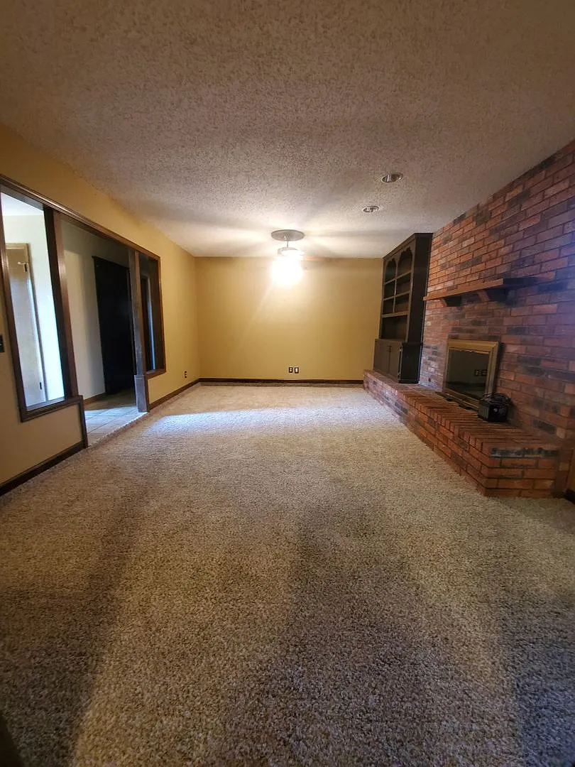 (3) Bed/(2) Bath Available NOW! Pet Negotiable! — Photo 2