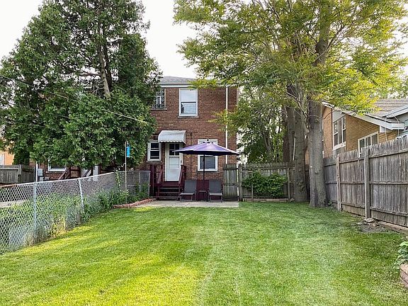 3rd image of 623 Waukegan Rd