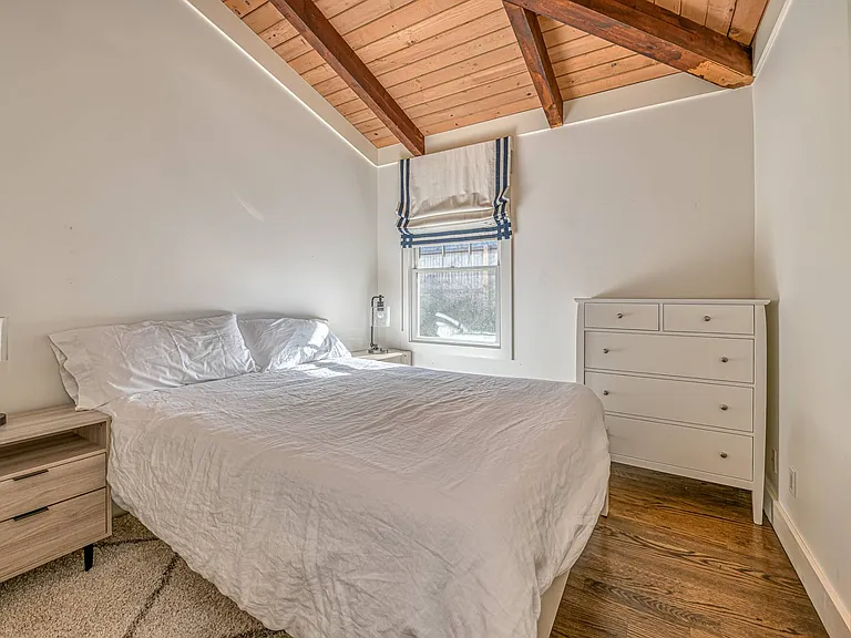 22 Pinetree Dr — Photo 11
