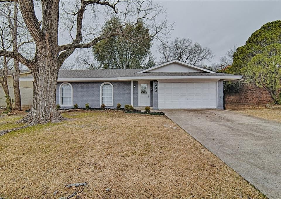 1st image of 202 Price Dr