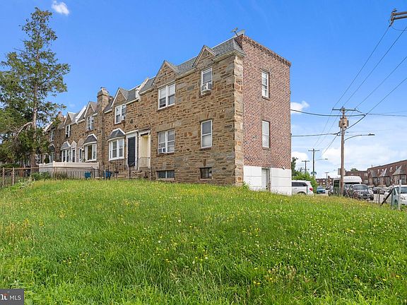 3rd image of 1583 Devereaux Ave
