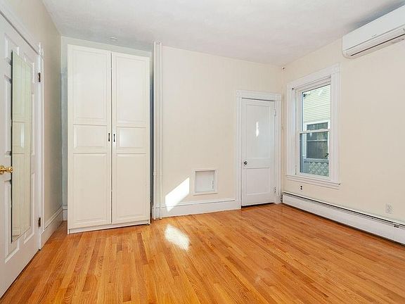 4th image of 77 Amory St #1