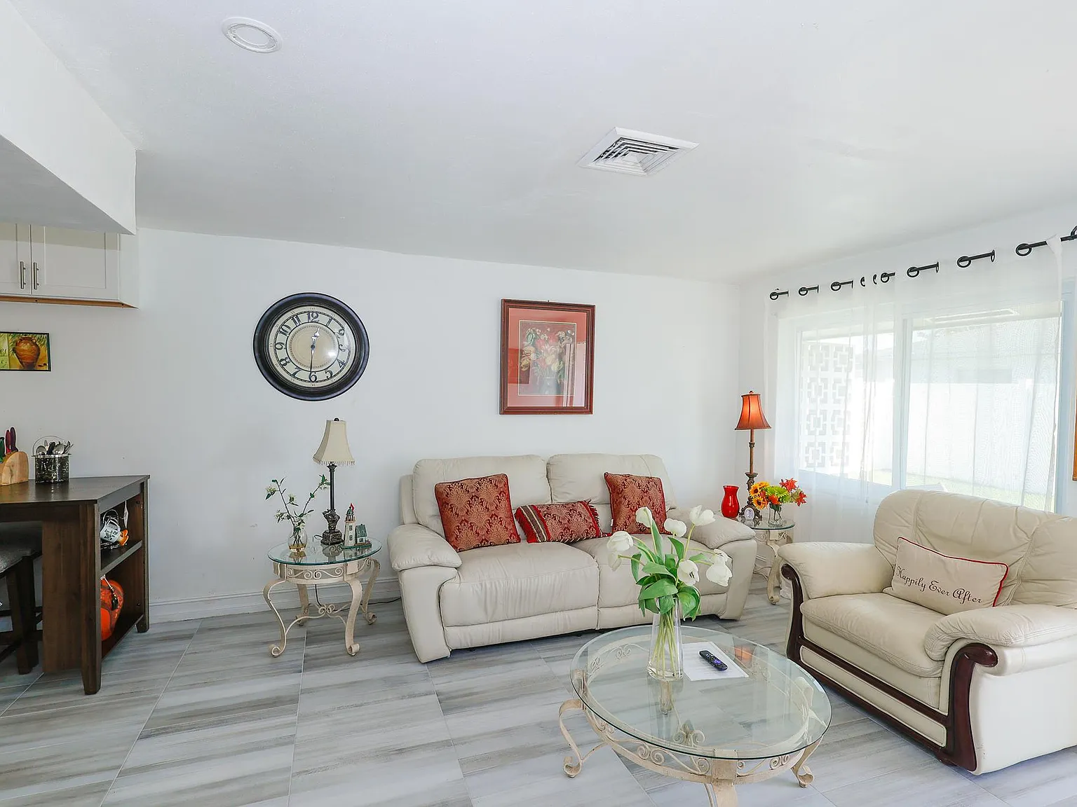 2 bed, 750 sqft, $2,200 — Photo 2