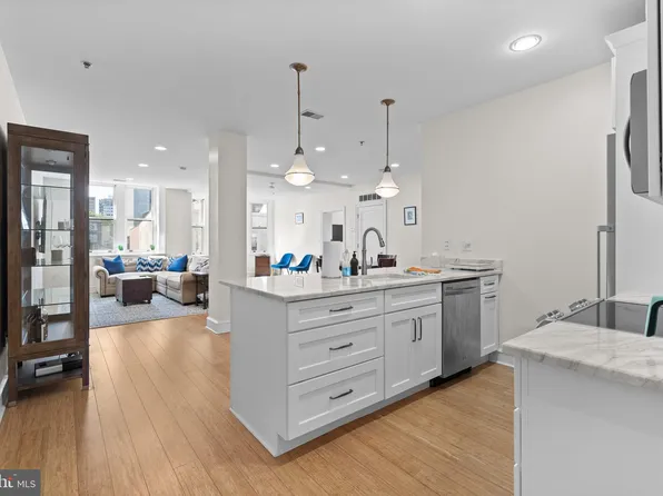 1811 Chestnut St APT 501, Philadelphia, PA 19103