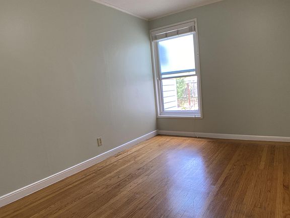 5th image of 429 Santa Barbara Ave