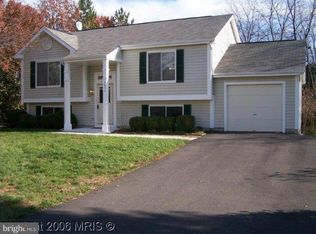 3852 Beech Down Dr, Chantilly, VA 20151