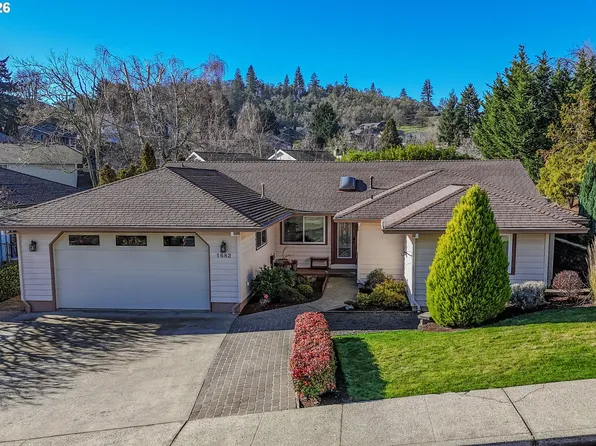 1682 NW Hopper Ct, Roseburg, OR 97471