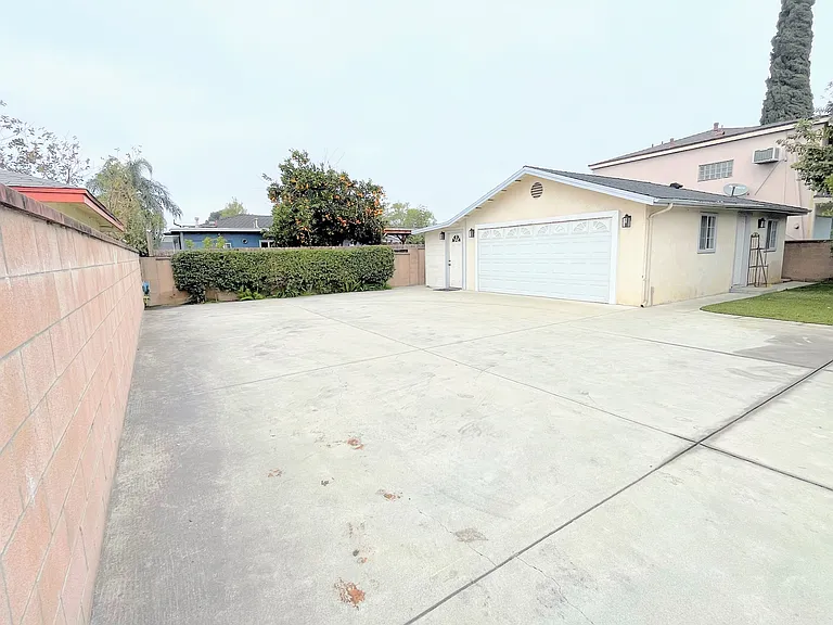 View of parking space, and guest house.
Garage door is not functional.