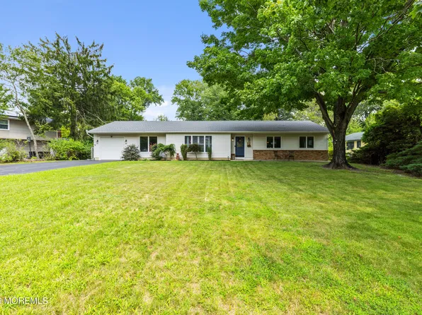 7 Merion Drive, Manalapan, NJ 07726