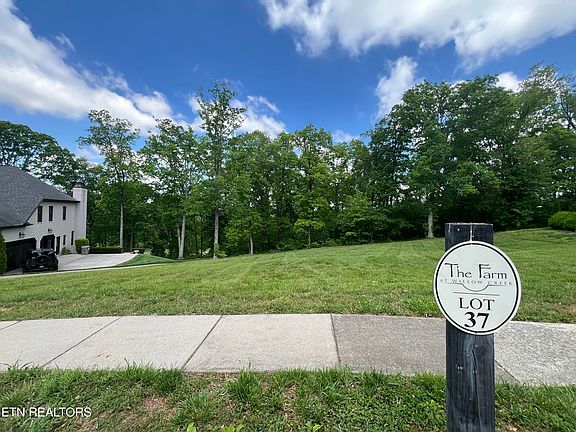 3rd image of 526 Stone Villa Ln