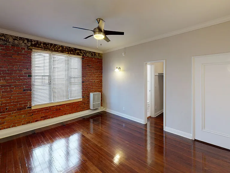 La Chandelle Apts...Charming building...Renovated Apartments Available...Hardwood Floors! — Photo 11