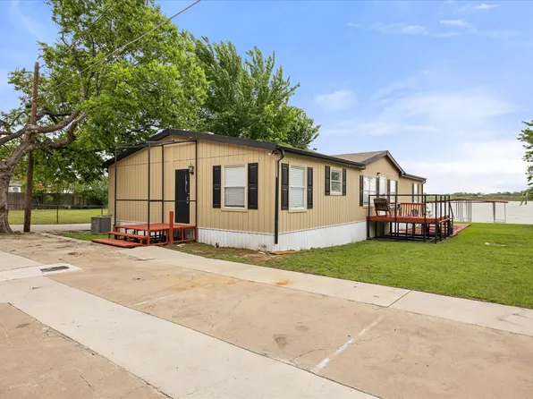 5821 Parkside Ct, Granbury, TX 76048