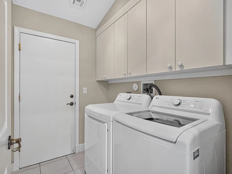 4481 NW 20th Ave — Photo 31