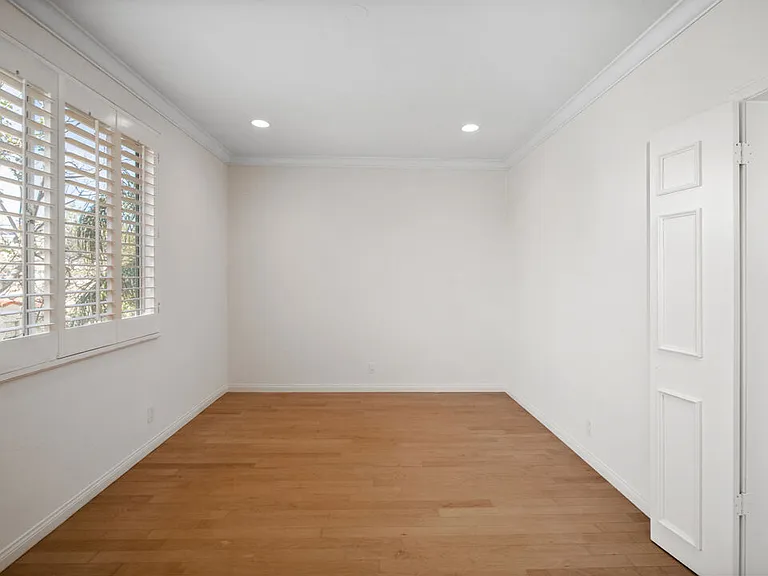 200 N Almont Dr #302 — Photo 5
