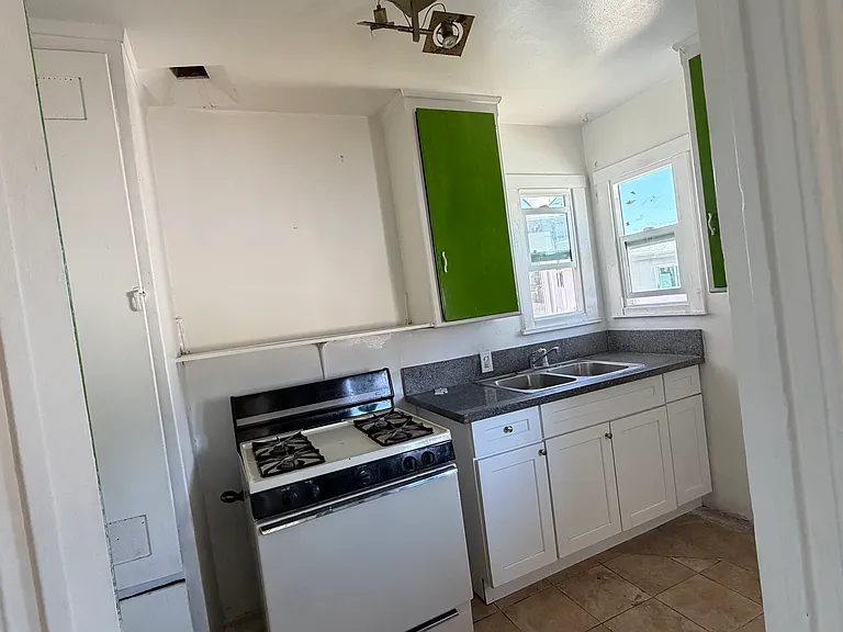 11407 Oxnard St #11407 — Photo 3