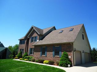 1324 W Feathercrest Ct, Bloomington, IN 47403