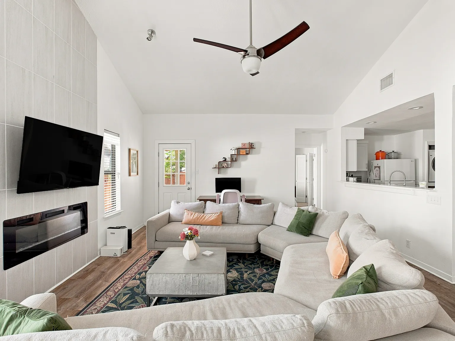 2 bed, 1303 sqft, $2,500 — Photo 3
