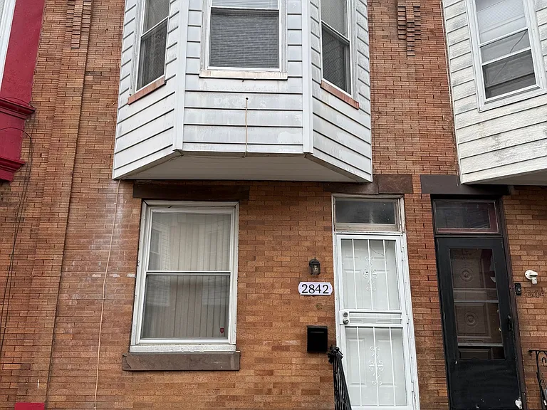 2842 N Stillman St — Photo 4