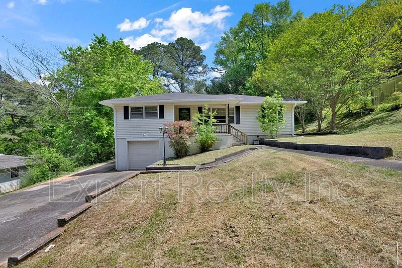 3 bed, 1.5 bath, 1330 sqft, $1,400 — Photo 1