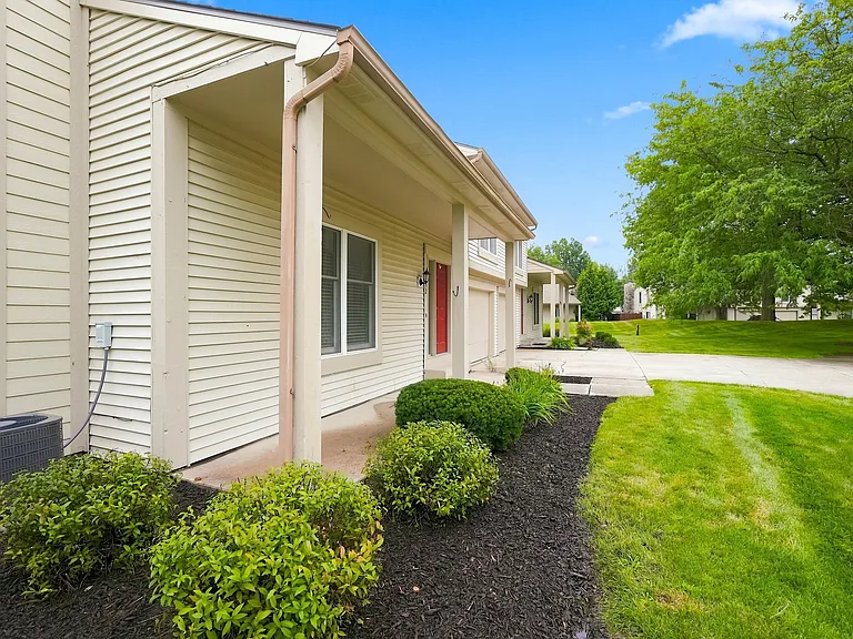 6032 Sawmill Woods Dr — Photo 3