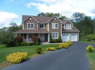 25 Stone Cliff Ter, Oak Ridge, NJ 07438