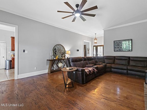 4th image of 17 Mayhaw Dr