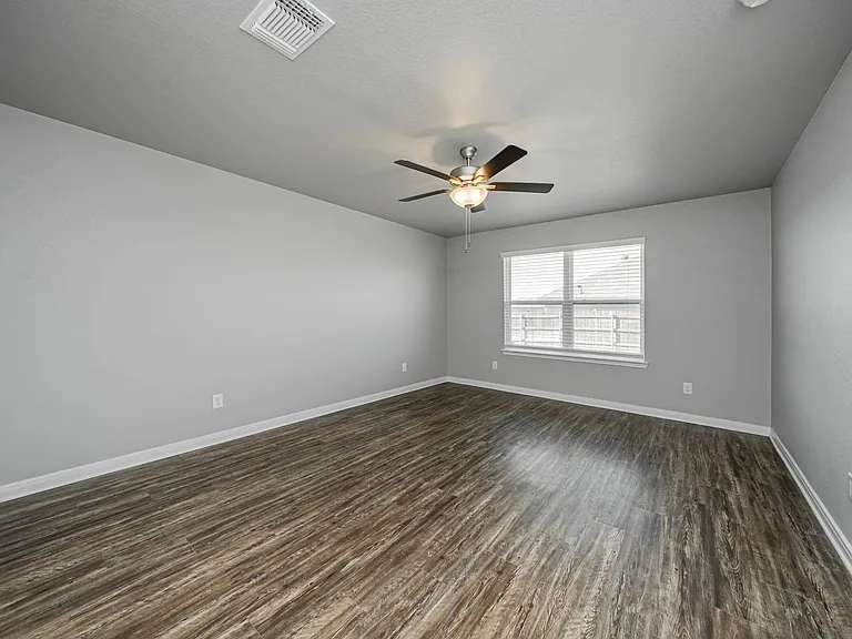 1368 Kingsgate Dr — Photo 17