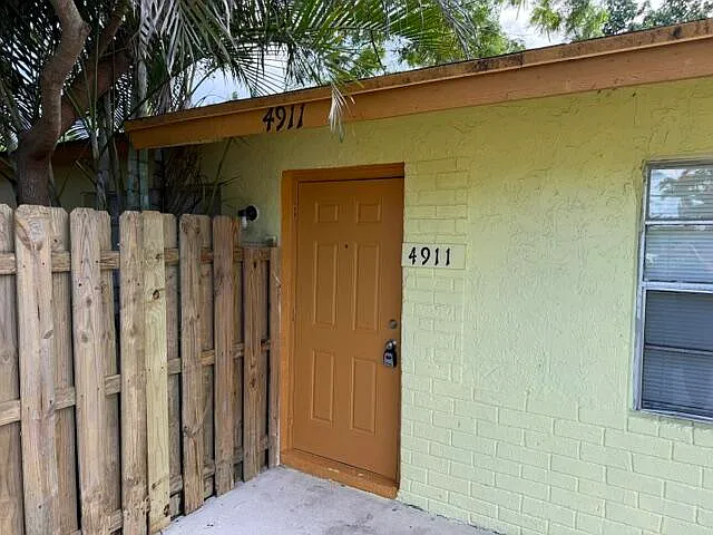 4911 Gulfstream Rd — Photo 2