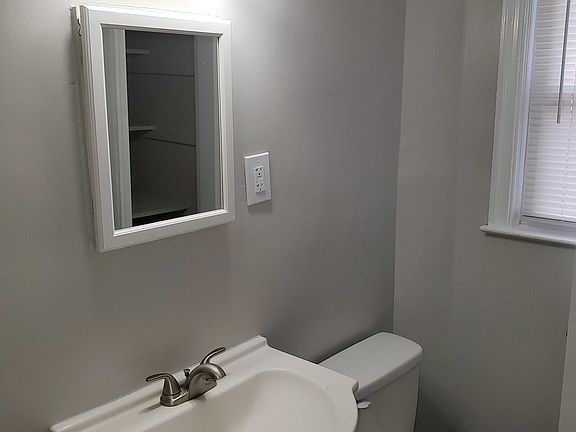 3rd image of 952 Argonne Dr #1