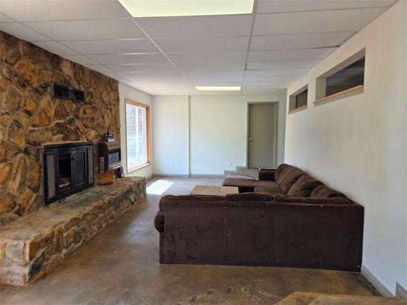 3rd image of 41587 Skelly Rd