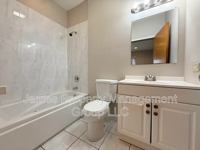 2731 W Congress Pkwy #2 — Photo 8