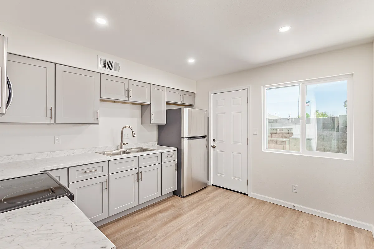 Building Photo - 1438 E Broadway Rd #1436