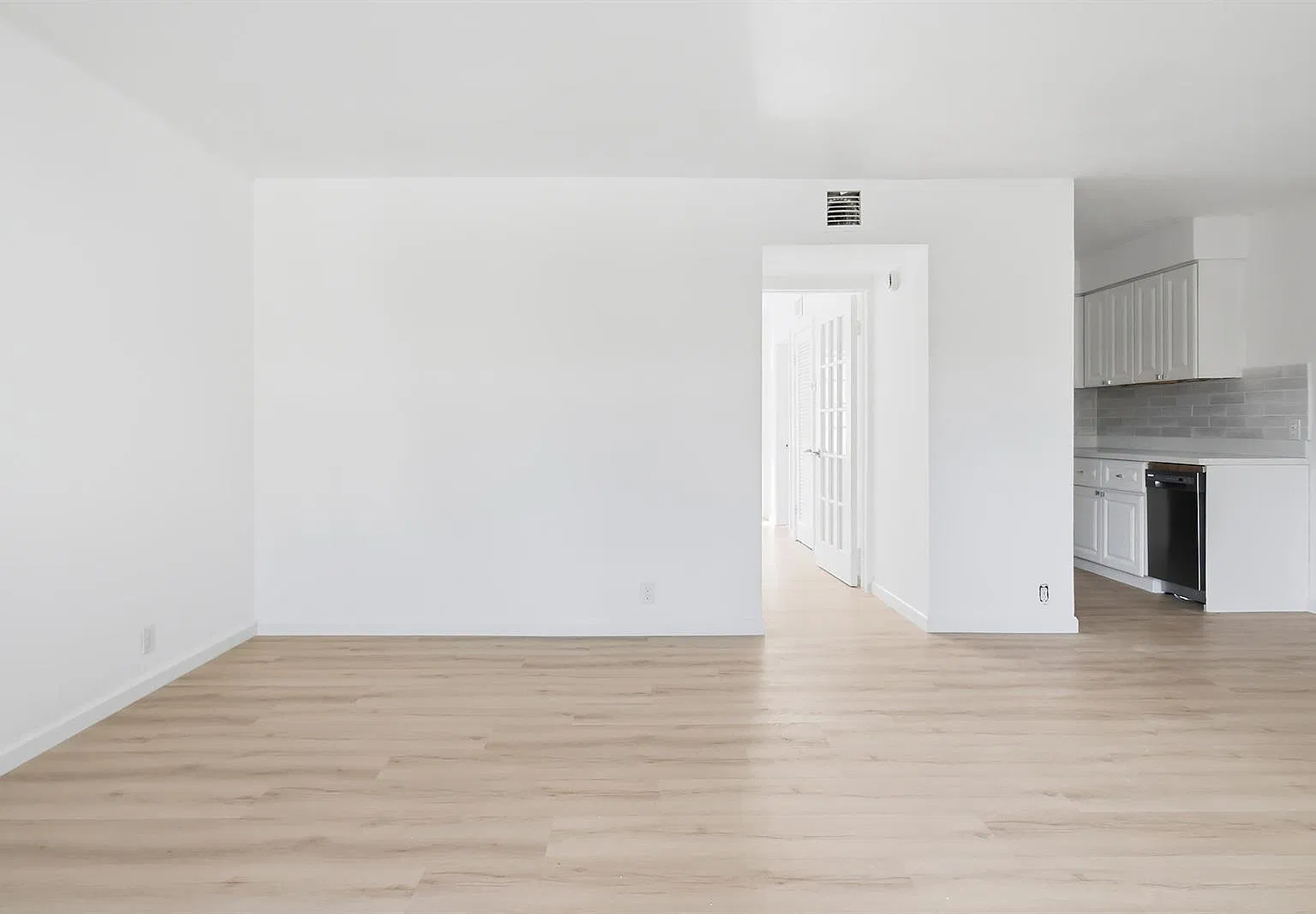 201 S Lakeside Dr — Photo 4