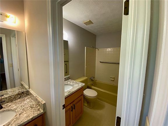 3rd image of 3990 Northlake Creek Ct