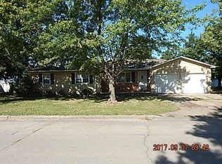 911 S Allen Ave, Chanute, KS 66720