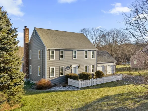 4 Lottie Dr, Grafton, MA 01519