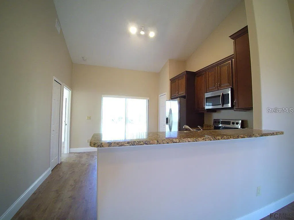 3 bed, 2.0 bath, 1196 sqft, $1,600 — Photo 4