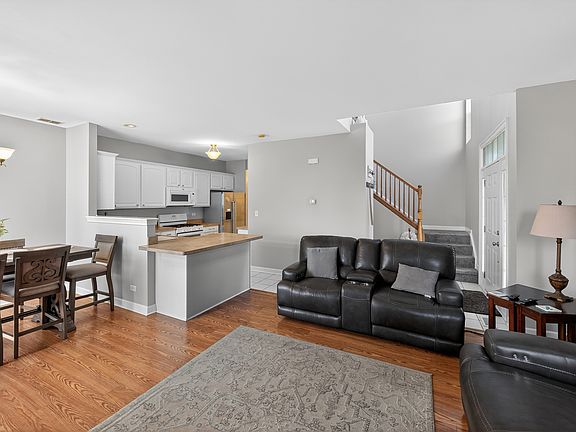 2nd image of 1701 Deer Pointe Dr