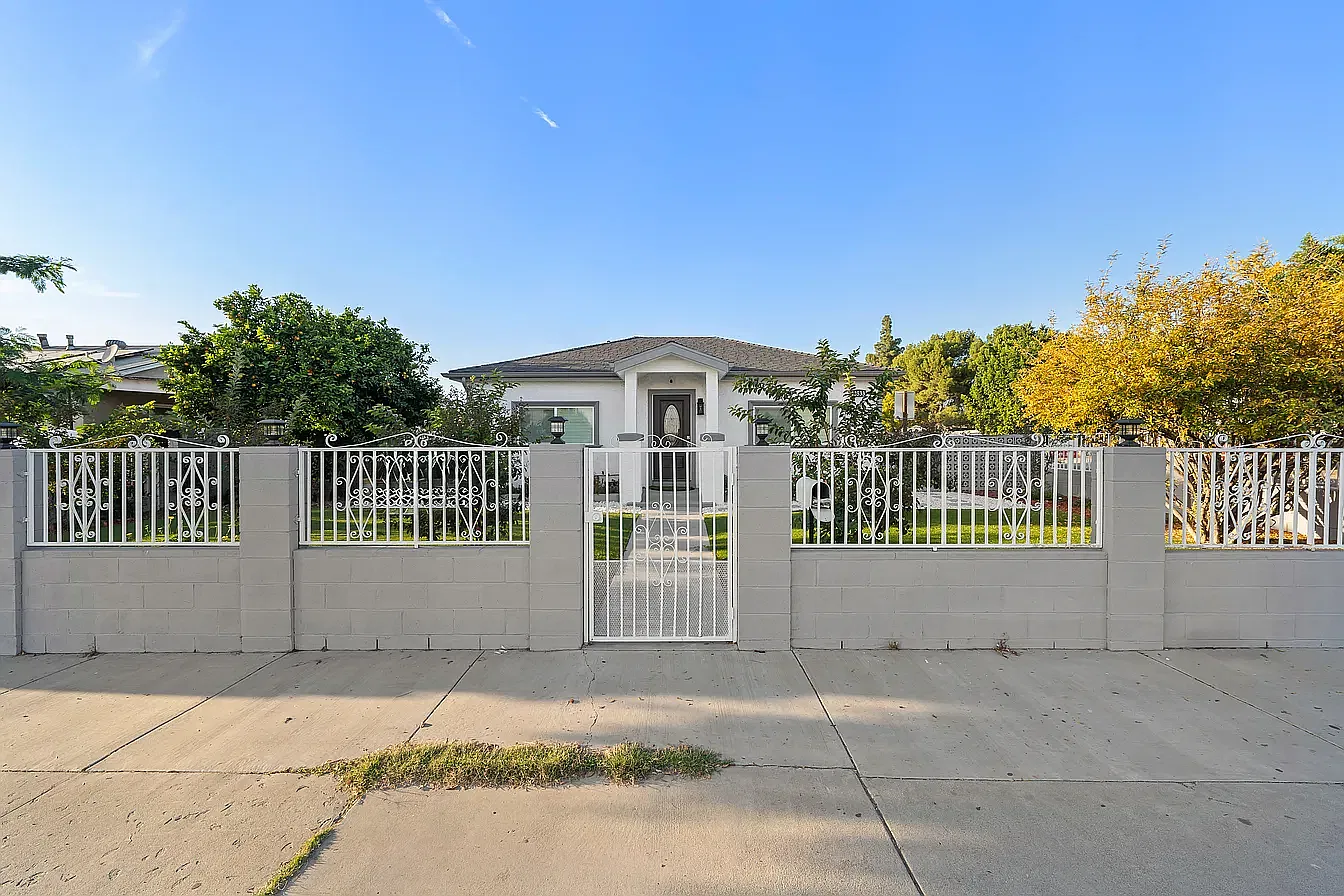 Terra Bella St, Pacoima — Photo 1