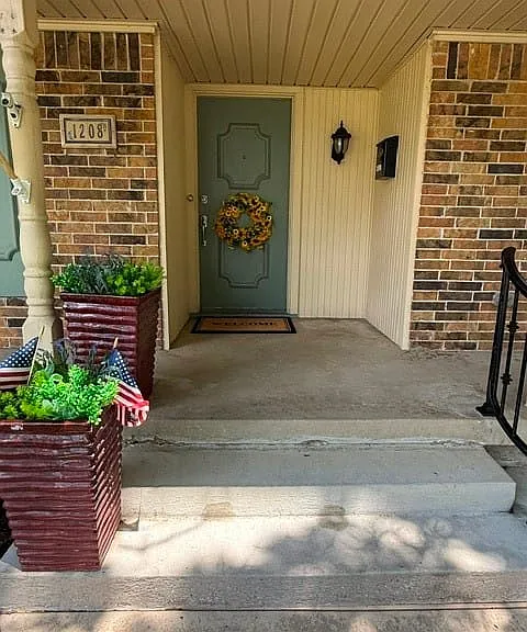 1208 N Cottonwood Dr — Photo 3