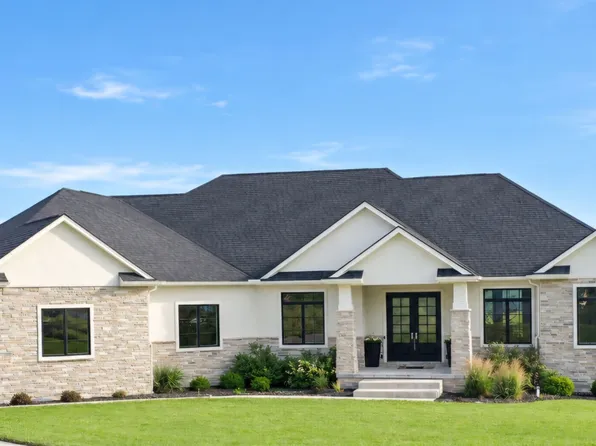 351 Larkspur Ln, Seward, NE 68434